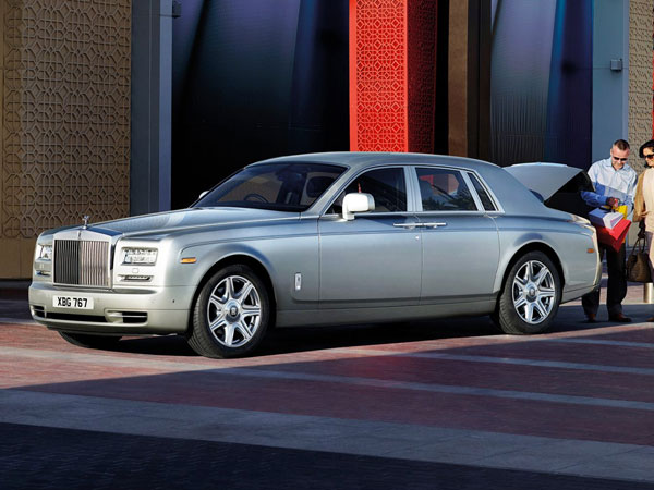 The alluring presence of the Rolls-Royce Phantom Limousine