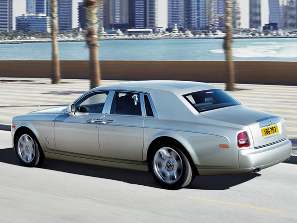 Chauffeur driven Rolls-Royce Phantom Limo